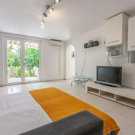 Апартаменты Beeindruckendes Direkt Am Mit Privater Terrasse, Privatparkplatz, Wifi, Grill Цриквеница