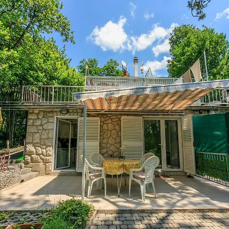 Beeindruckendes Direkt Am Mit Privater Terrasse, Privatparkplatz, Wifi, Grill Цриквеница