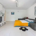Beeindruckendes Direkt Am Mit Privater Terrasse, Privatparkplatz, Wifi, Grill